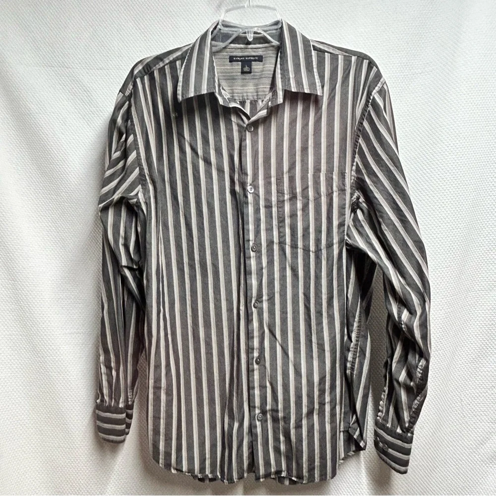 Banana Republic Gray Casual Button Down‎ Shirt Large